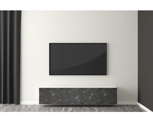 Woonkamer met televisie en tv-meubel