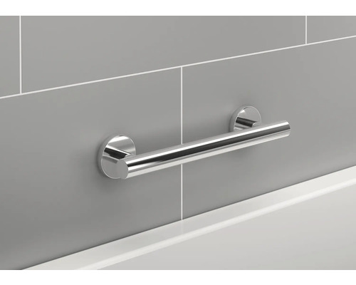 Chromen handgreep in de badkamer