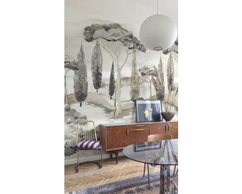 Eetkamer met boombehang, dressoir en eettafel