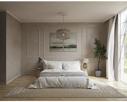 Lichte slaapkamer met tweepersoonsbed, vloerkleed en decoraties