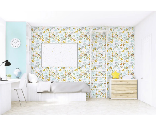 Kinderkamer met dierenbehang, bureau, bed en commode