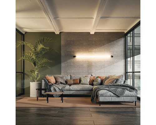 Woonkamer met grijze hoekbank, salontafel en kamerplant in pot