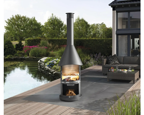 Buitenkant met open haard, barbecue en zitplaatsen