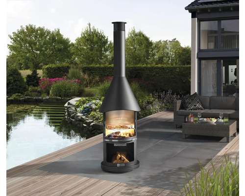 Buitenshuis met tuinhaard en tuinmeubilair