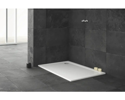 Gelijkvloerse douche met douchegoot in de badkamer