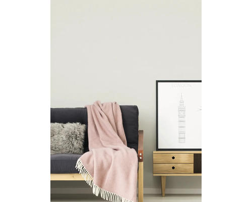 Woonkamerscène met bank, kussen, sprei en bijzettafel met Londen-motief