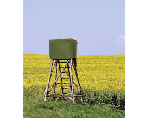 Houten hoogzit op een veld