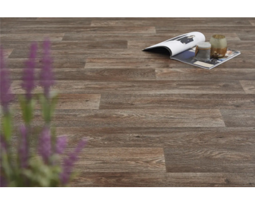 Bruine vinylvloer met houten patroon en tijdschrift