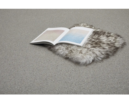 Open boek op een schapenvacht