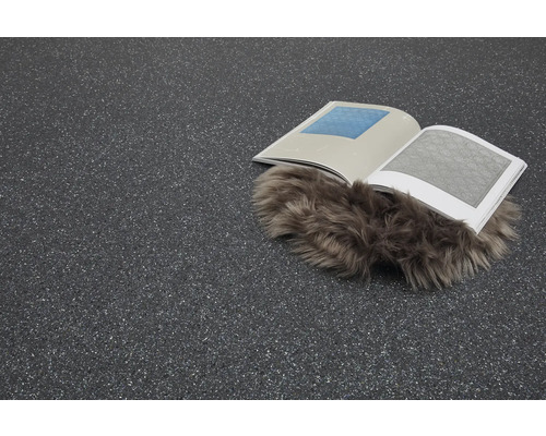 Decoratieve vloer met open boek en schapenvacht