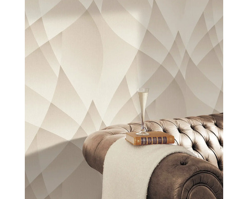 Kamerzicht met patroonbehang, bank, boek en glas