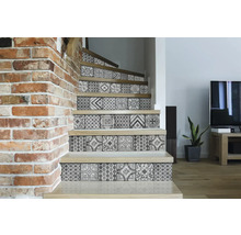 Trap bekleed met decoratieve tegels