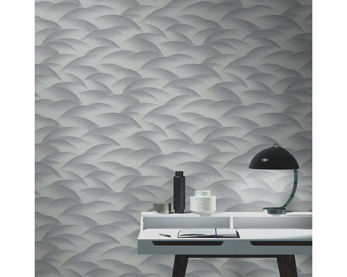 Kameroverzicht met patroonbehang, bureau en lamp