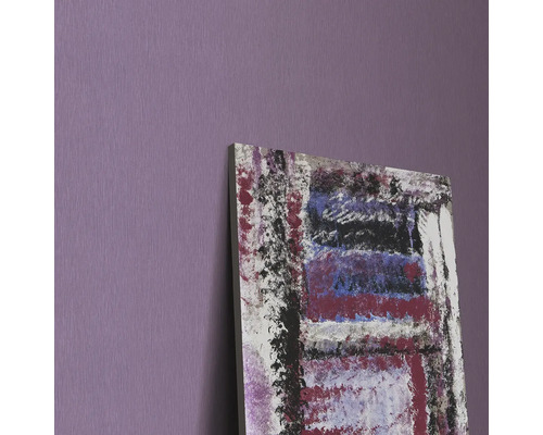 Close-up van een muur met een abstract canvas