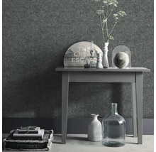 Scene met tafel, decoratie en structuurbehang