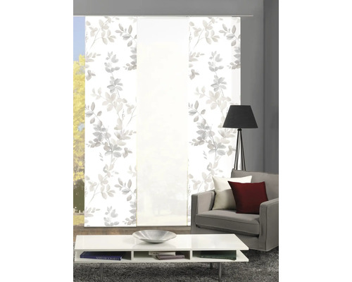 Woonkamer met schuifgordijnen met bladmotief