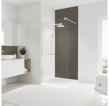 Badkamer met douchecabine, wastafel en vloerkleed voor een heldere, georganiseerde sfeer.