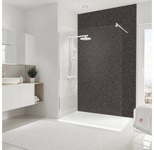 Moderne badkamer met douche, wastafel en handdoek
