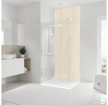 Lichte badkamer met douche, wastafel en wit tapijt