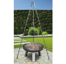 Draaibare grill met gegrild voedsel in de tuin