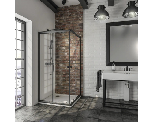 Badkamer met douchecabine, wastafel en spiegel in industriële stijl