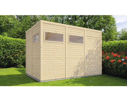 Houten tuinhuis met ramen en deur in de tuin