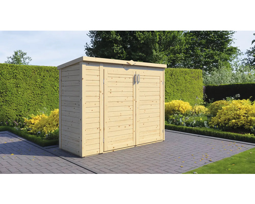 Houten buitenkast in de tuin