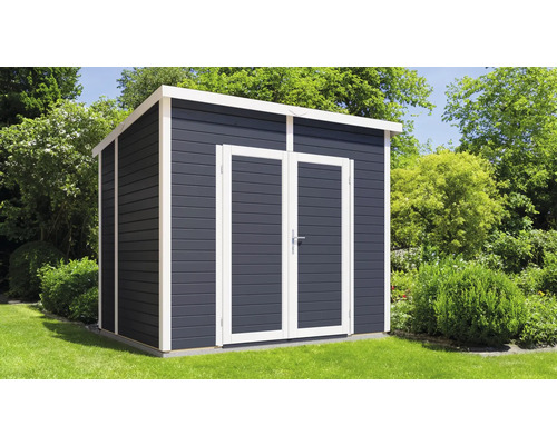 Houten tuinhuis met dubbele deur in de tuin