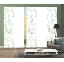Woonkamer met schuifgordijnen met plantenmotief