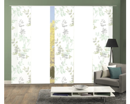 Woonkamer met schuifgordijnen met plantenmotief