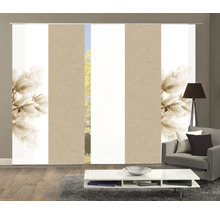 Kamer met schuifpanelen met bloemmotief en neutrale kleuren