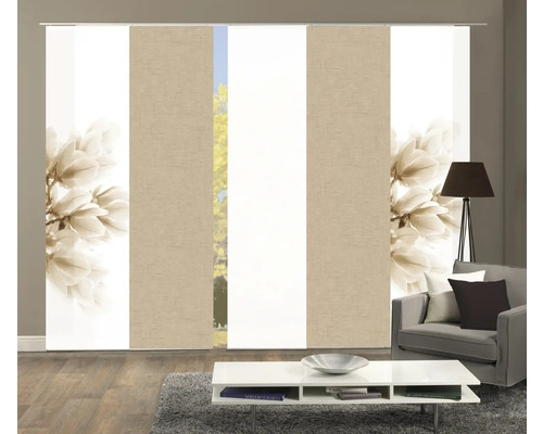 Kamer met schuifpanelen met bloemmotief en neutrale kleuren