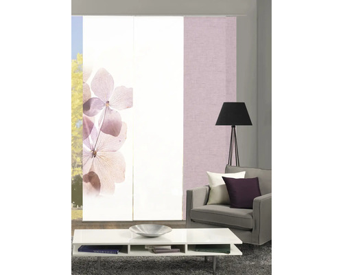 Woonkamer met schuifpanelen en bank