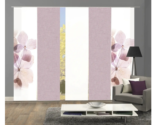 Kamer met schuifgordijnen met bloemmotief