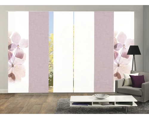 Kamer met schuifgordijnen met bloemmotief