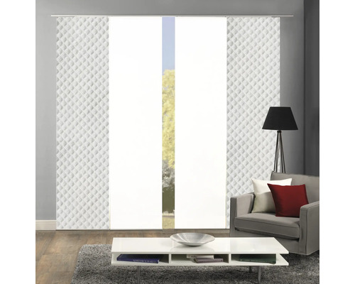 Woonkamer met schuifgordijnen voor raamdecoratie