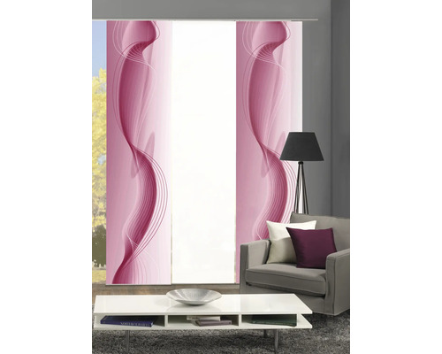 Woonkamer met schuifgordijnen met patroon