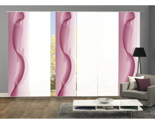 Schuifgordijnen met abstract patroon in een woonkamer