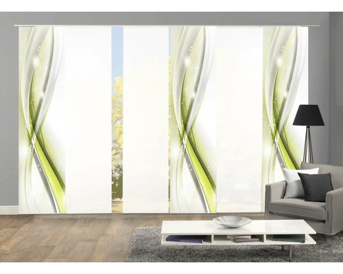 Schuifgordijnen met groen ontwerp in de woonkamer