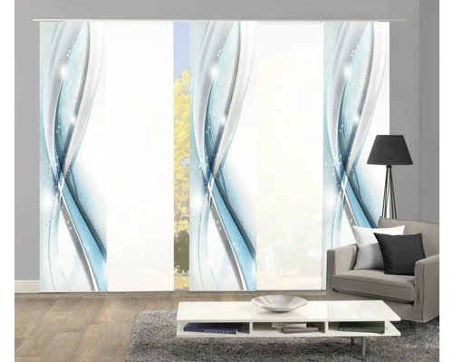 Decoratieve schuifgordijnen met abstract patroon in de woonkamer.