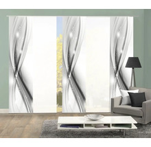 Schuifgordijnen met abstract ontwerp in een woonkamer