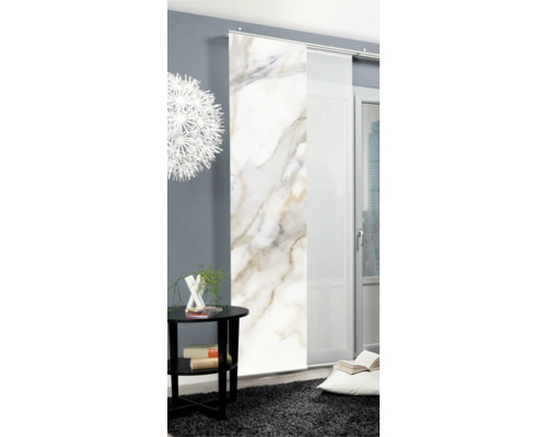 Kamer met schuifpanelen met marmerpatroon naast een ronde tafel