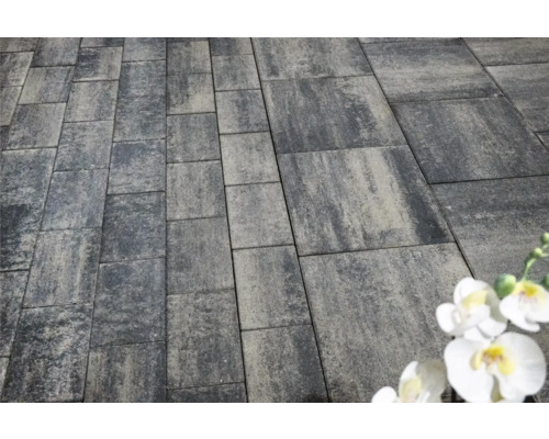 Bestrating van straatstenen buitenshuis