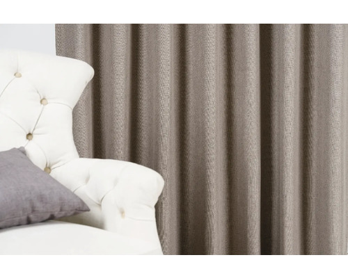Decoratieve stof en fauteuil met kussen