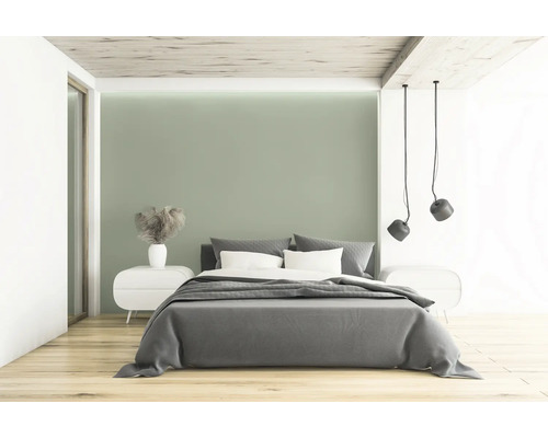 Slaapkamer met tweepersoonsbed, nachtkastjes en plafondlampen