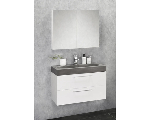 Moderne badkamer met wastafelonderkast, waskom en spiegelkast