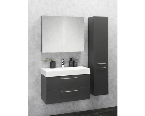 Moderne badkamerset met wastafelonderkast, spiegelkast en hoge kast