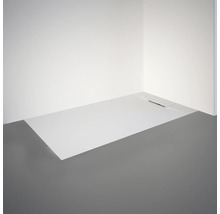 Inloopdouche met afvoergoot in een badkamer.