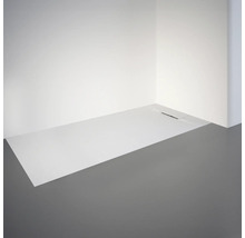 Gelijkvloerse douche met douchegoot in een badkamer.