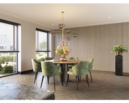 Een eetkamer met een ronde tafel, zes stoelen en een moderne hanglamp.